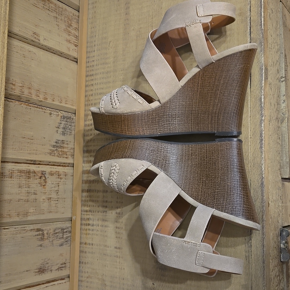 Indigo Rd Tan Wedge Sandals Size 6.5 - Picture 6 of 11